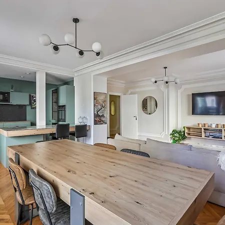 Superb Haussmann-style - 2bdr 6p - Trocadero *