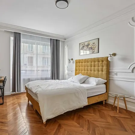 Superb Haussmann-style - 2bdr 6p - Trocadero Lägenhet *