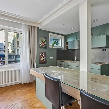 Superb Haussmann-style - 2bdr 6p - Trocadero *