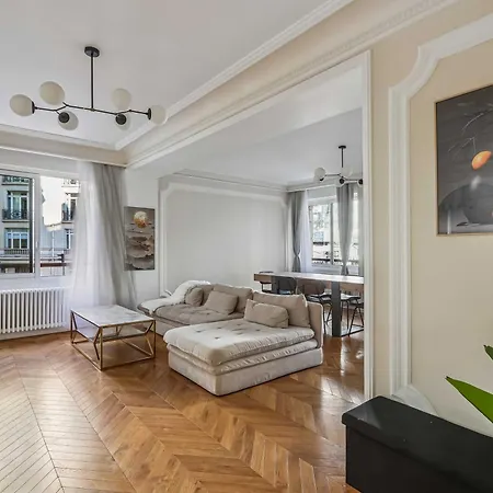 Superb Haussmann-style - 2bdr 6p - Trocadero *