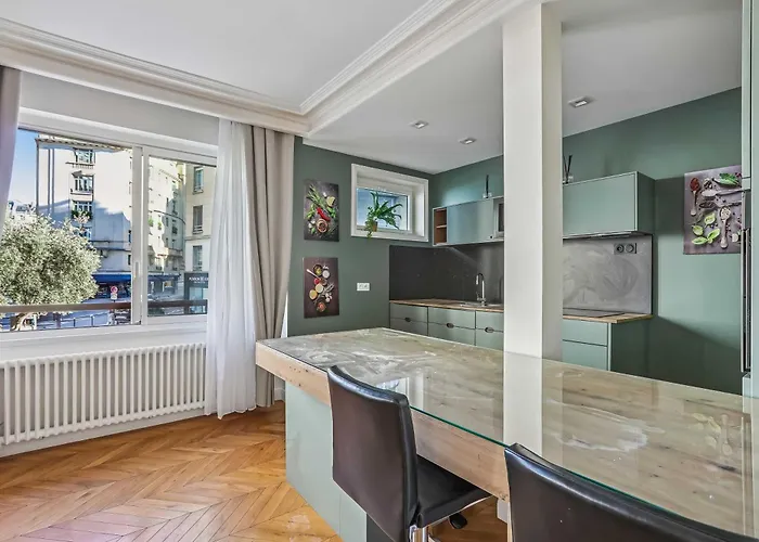 Superb Haussmann-style - 2bdr 6p - Trocadero *