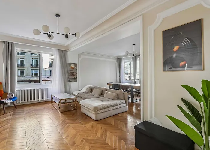 Superb Haussmann-style - 2bdr 6p - Trocadero *