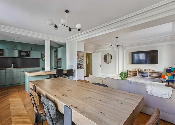 Superb Haussmann-style - 2bdr 6p - Trocadero *